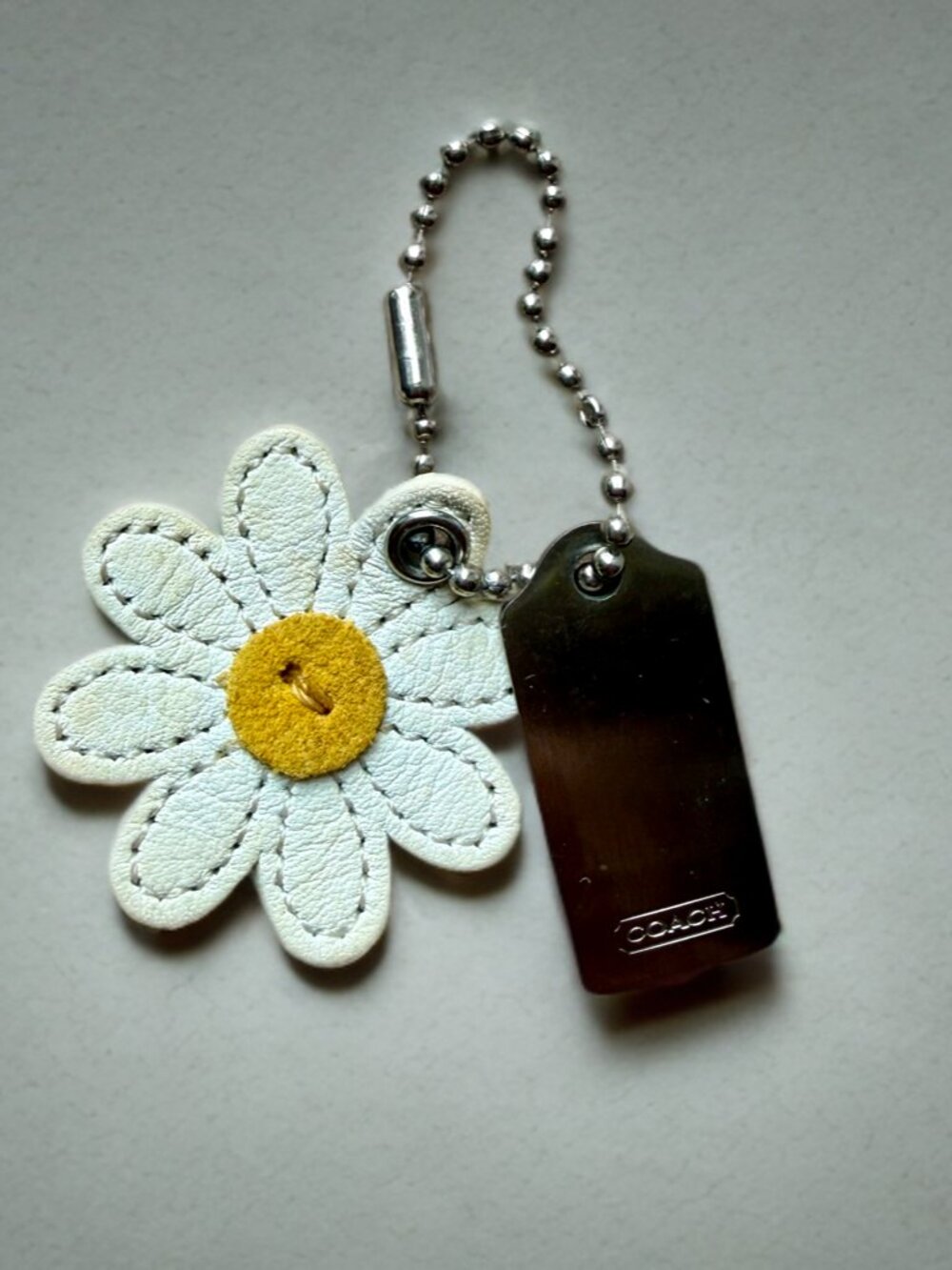 Coach Y2K White Leather Daisy Flower Charm Metal Hangtag - Picture 2 of 5
